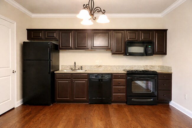 Building Photo - 1BR/1BA Upstairs Unit with Fountain View in Chatsworth Court!