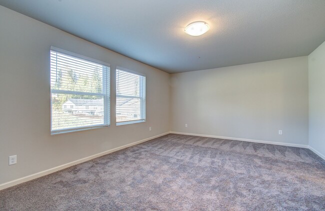 Building Photo - Immaculate Ridgefield Townhome