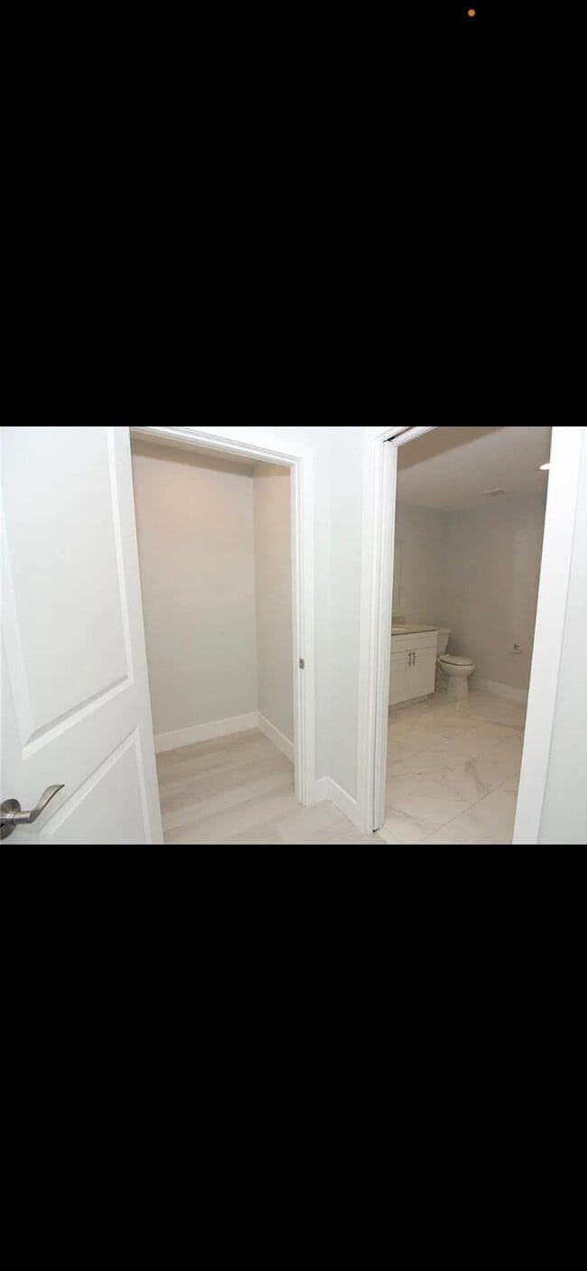 Building Photo - 617 Dunraven Dr