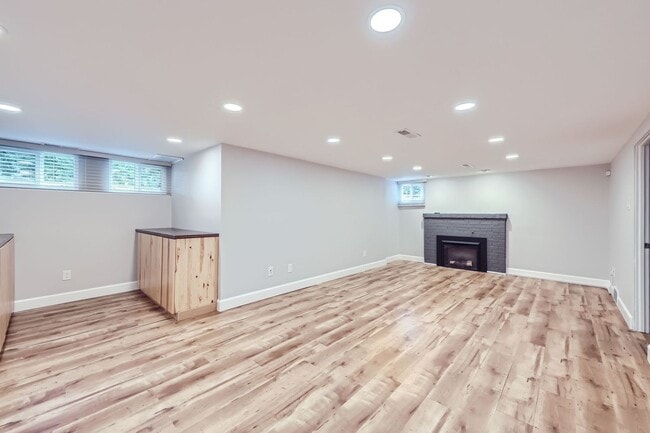 Building Photo - Wonderful West Old Town Home! A must see! ...