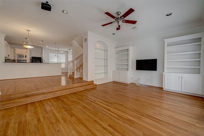 Building Photo - 1507 Roy St