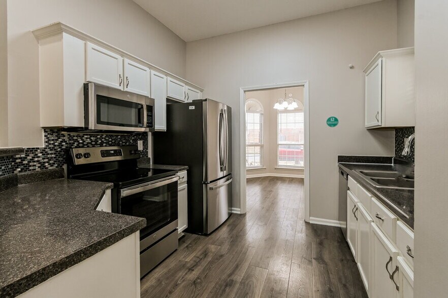 Building Photo - 2752 Misty Valley Dr