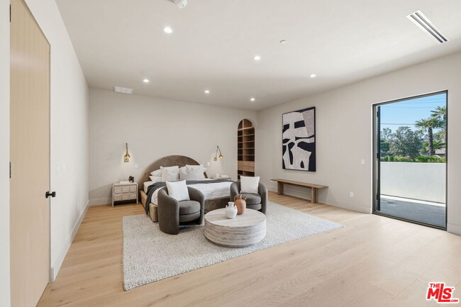 Building Photo - 16643 Addison St