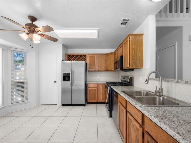 Building Photo - 16311 Salinas Ln