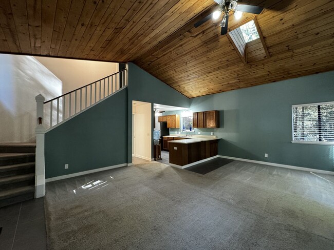 Building Photo - 1025 Square Foot three level private home ...