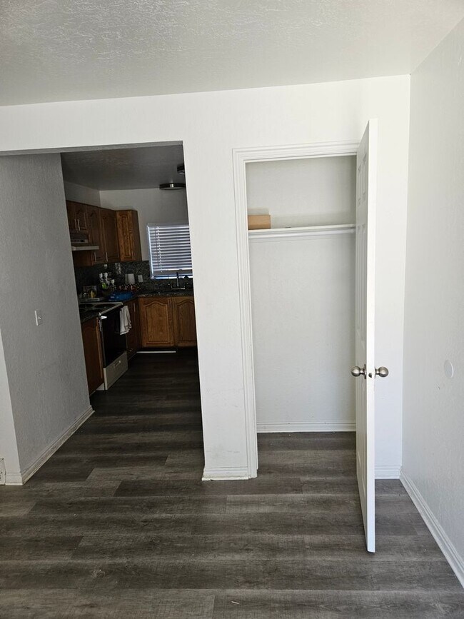 Building Photo - North Orem 2 bedroom/1 bath apartment - Pr...