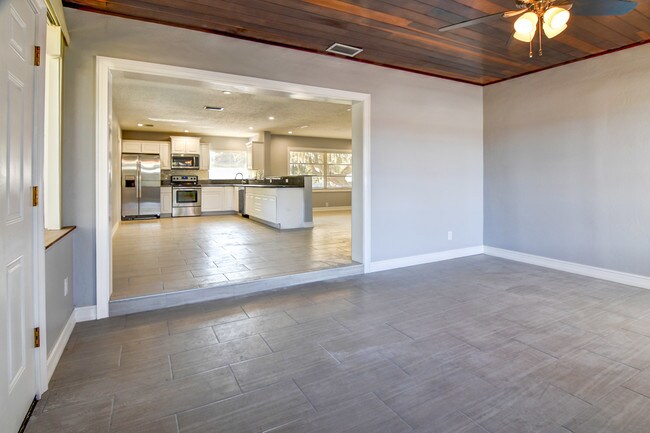 Building Photo - 1456 Jasmine Way