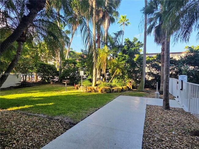 Building Photo - 1625 Kennedy Cswy