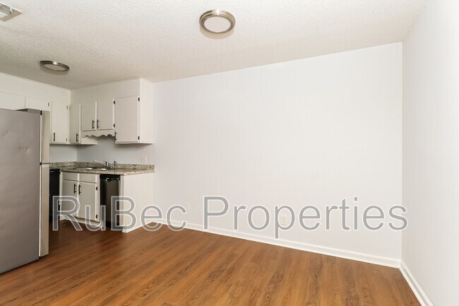 Building Photo - 9517 Newell Hickory Grove Rd