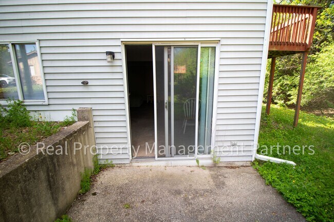 Building Photo - 2 Bed, 1 Bath Lower-Level Unit with Garage Parking and Trail Access