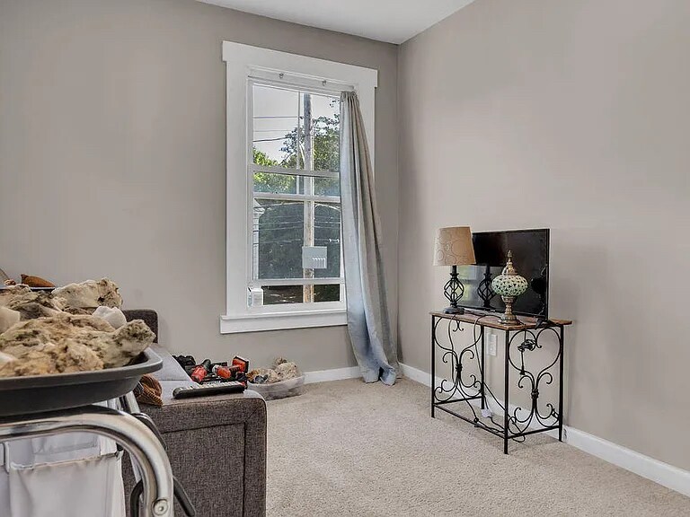 Building Photo - 280 Main St