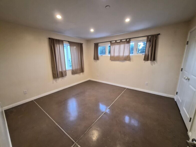 Building Photo - 3 Gonzales St