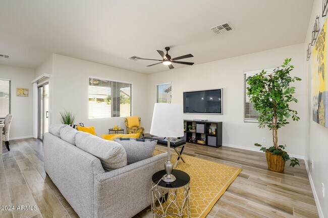 Building Photo - 17618 W Crocus Dr