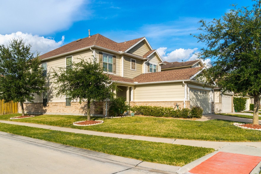 Corner lot - 2635 Skyview Knoll Ct