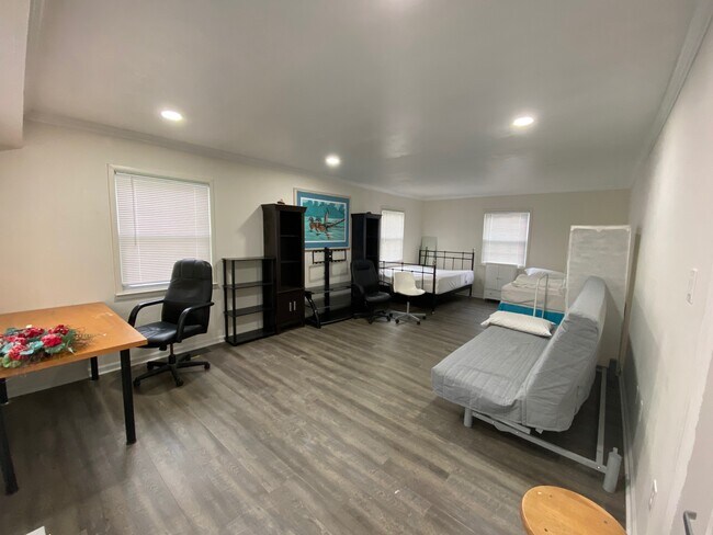 Building Photo - 12150 Monument Dr