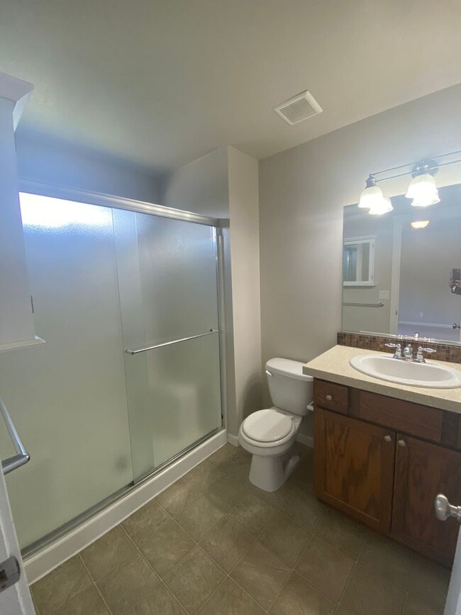 Building Photo - LARGE SINGLE FAMILY HOME ON CORNWALL (RPM#220)