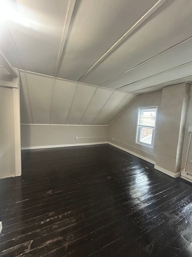Building Photo - 4 Bedroom in York City