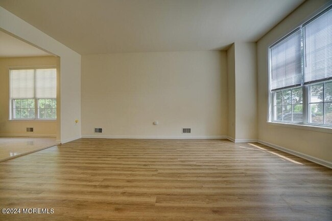 Building Photo - 6 Mulberry Ln