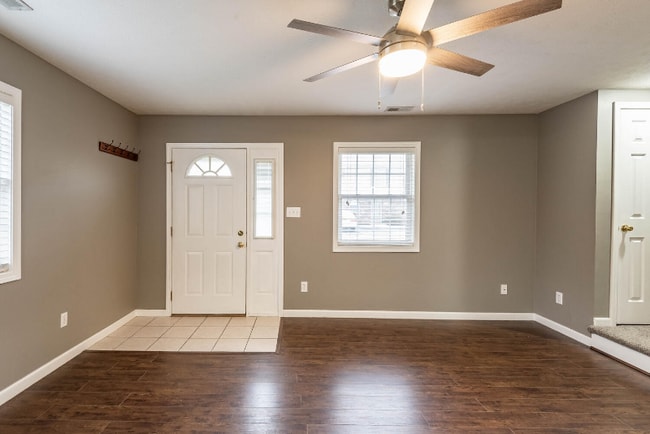 Building Photo - 3360 S Oaklawn Cir