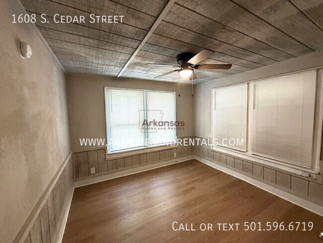 Building Photo - 1608 S Cedar St