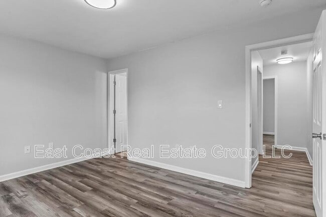 Building Photo - 119 E Rd