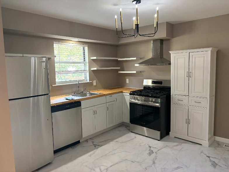 Building Photo - 14 Joan Dr