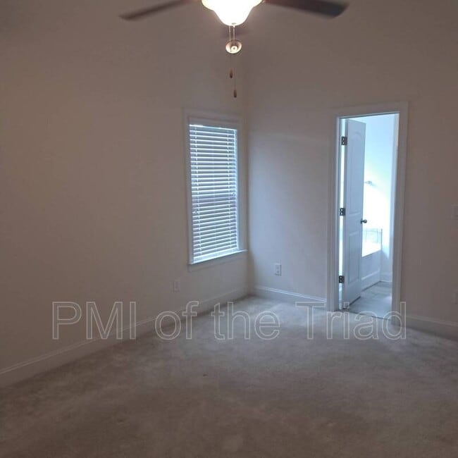 Building Photo - 811 Silver Leaf Dr