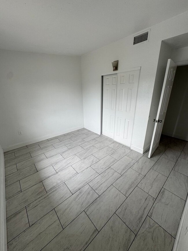 Building Photo - Saint Paul Dr