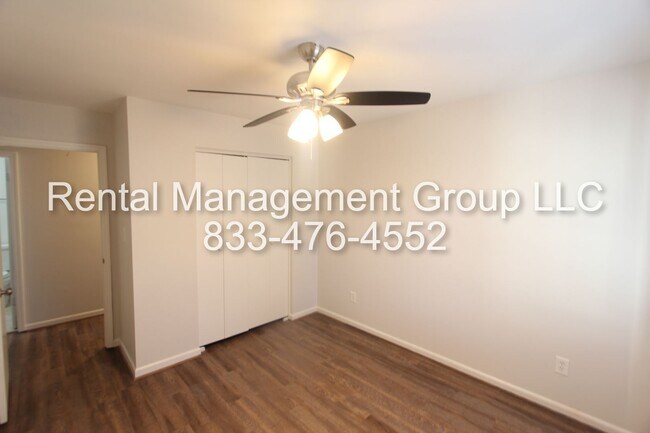 Building Photo - Newly Updated 3BR 2.5BA Townhome in Most C...