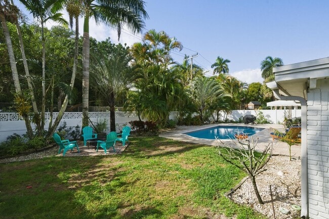 Building Photo - 3036 NE 19th St