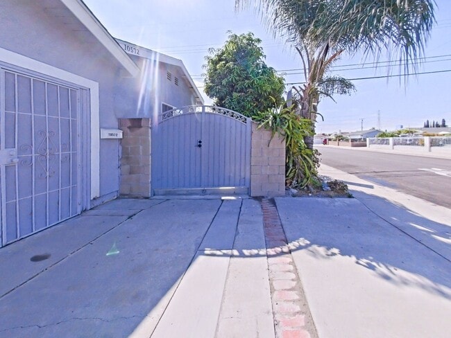 Building Photo - NEW CONSTRUCTION: Modern ADU with Private ...