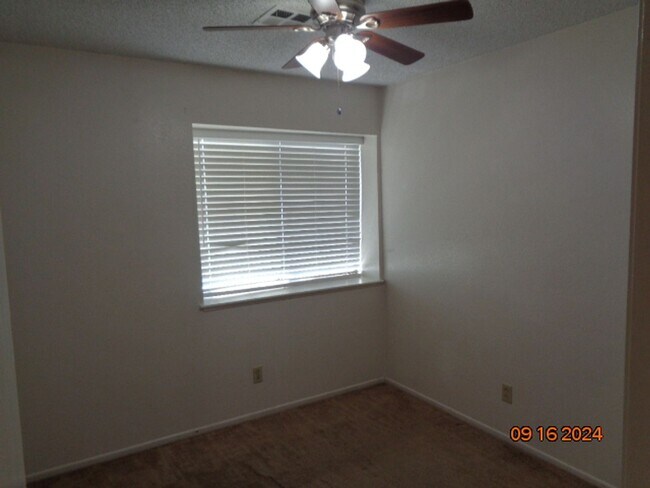 Building Photo - West Lancaster Home Offering 1383 sq. ft.