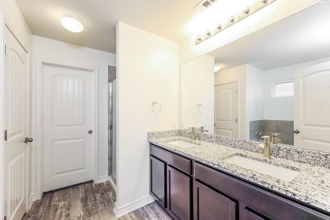 Building Photo - 5 bedroom first time rental! $500 off of the first full month for applications submitted by Febru...