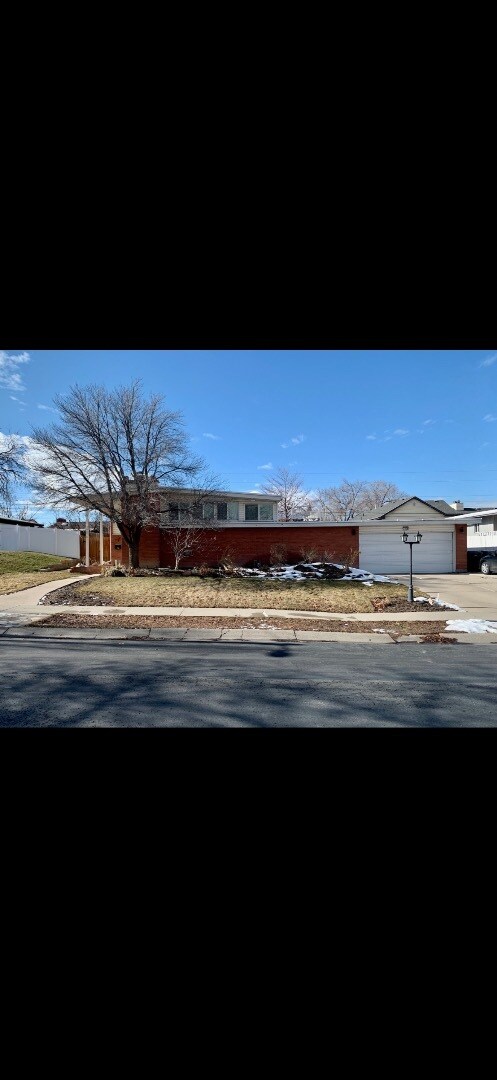 Building Photo - 3876 S Lee Maur St
