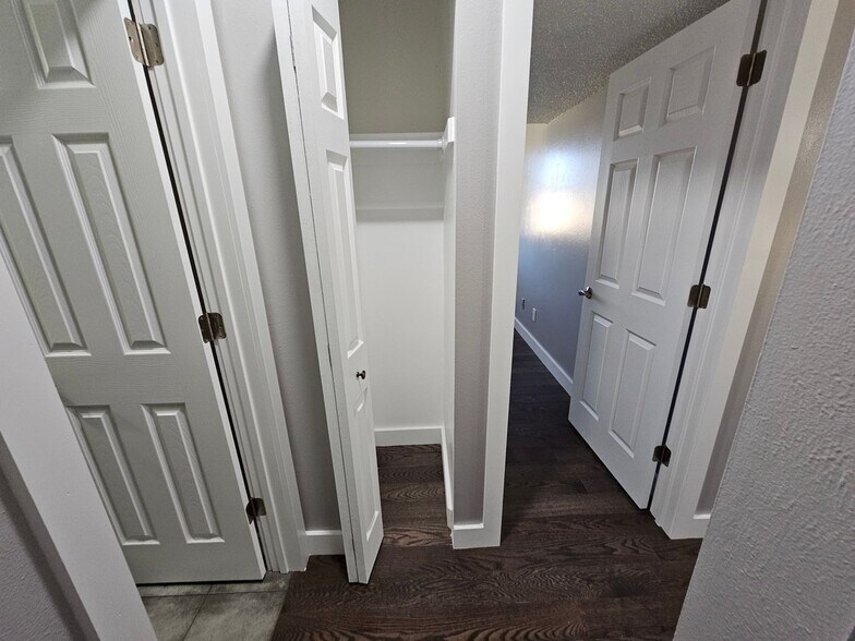 Building Photo - 1960 S Xanadu Way