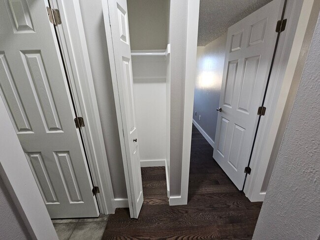 Building Photo - 1 Bedroom Condo in Aurora