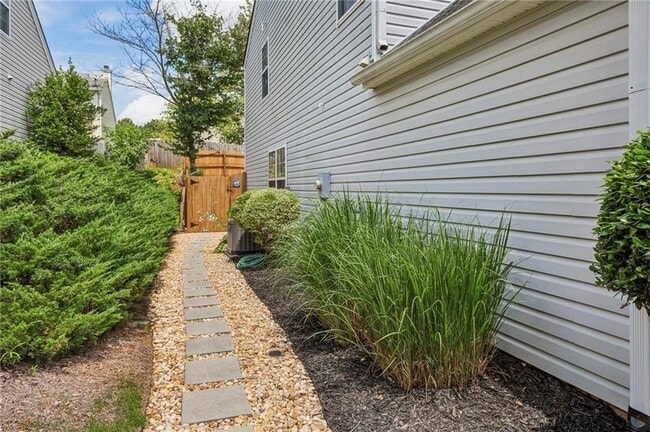 Building Photo - 142 Holly Mill Village Dr