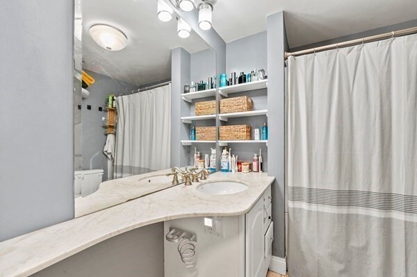 Building Photo - 13 Telegraph St