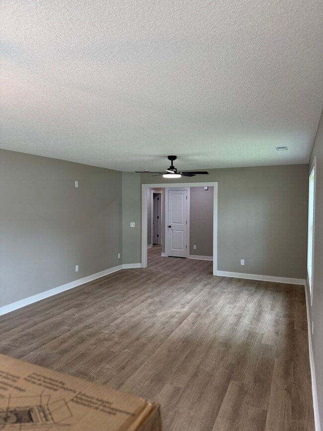 Building Photo - Benton duplex