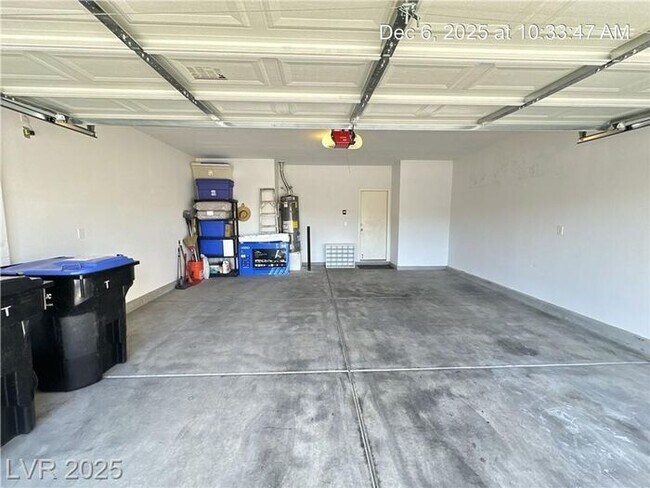 Building Photo - FURNISHED SINGLE STORY LOCATED IN THE HENDERSON AREA!!