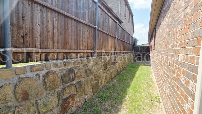 Building Photo - 3608 Bastrop St