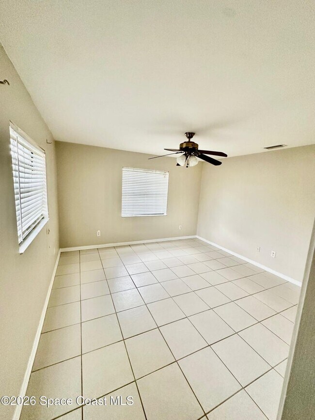 Building Photo - 335 Paradise Blvd