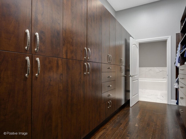 Building Photo - 360 W Illinois St