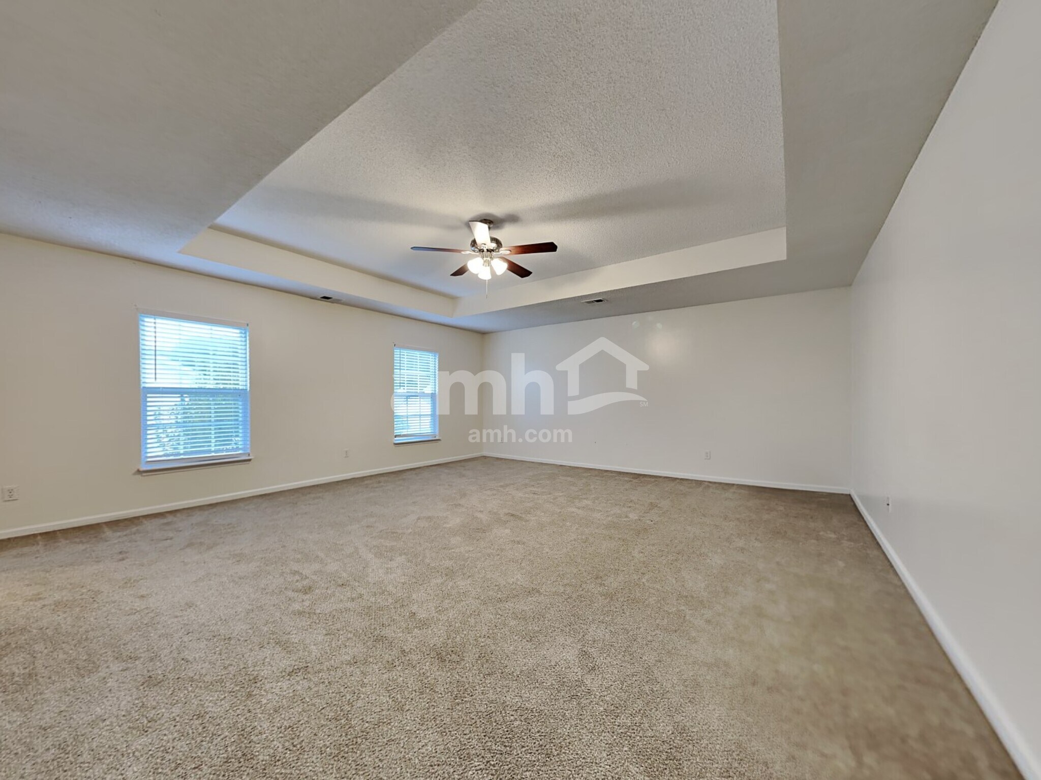 Building Photo - 303 Waylon Dr