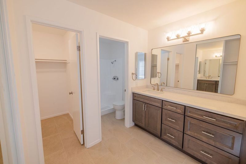 Building Photo - 852 Tamayo Dr