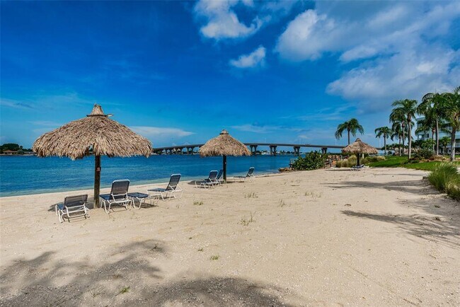 Building Photo - 6061 Bahia Del Mar Cir N
