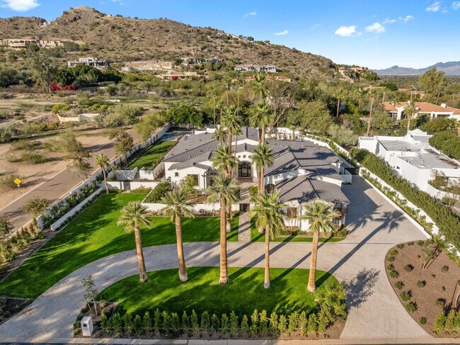 Building Photo - 6500 E Cactus Wren Rd