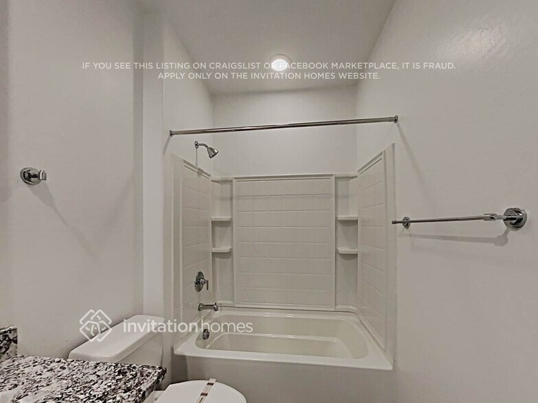 Building Photo - 18841 W Canterbury Dr