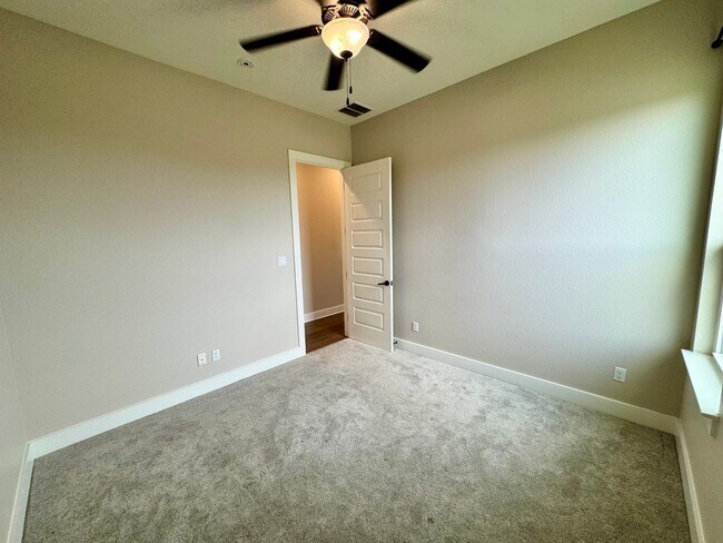 Building Photo - **APPLICATION RECEIVED** AVAILABLE NOW! One-of-a-Kind Luxury Estate | 5BD/3BA on 2 Acres in Liber...