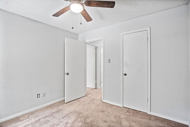 Building Photo - 22 S Rain Forest Ct